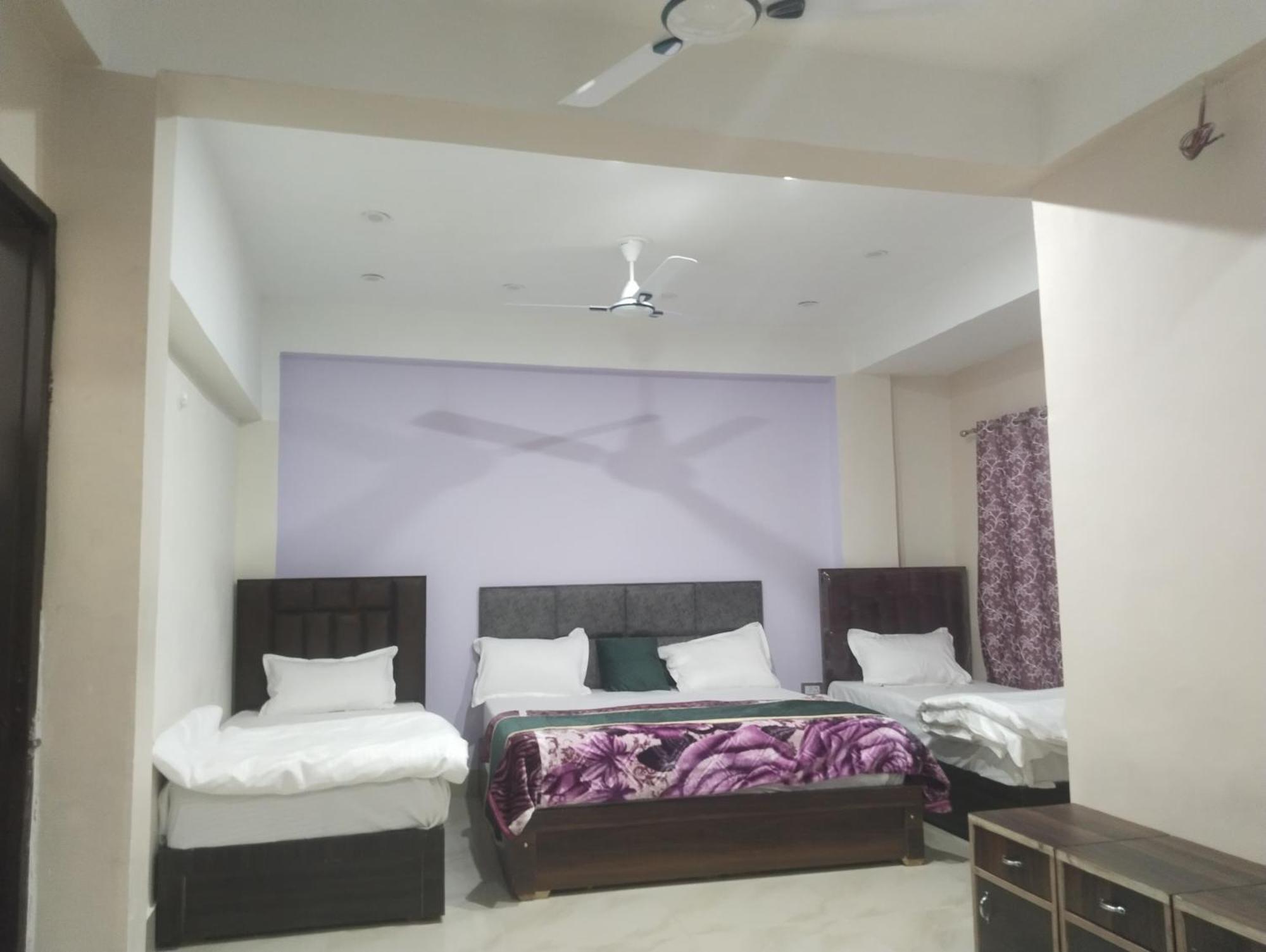 Dixit Residency Otel Vrindāvan Dış mekan fotoğraf