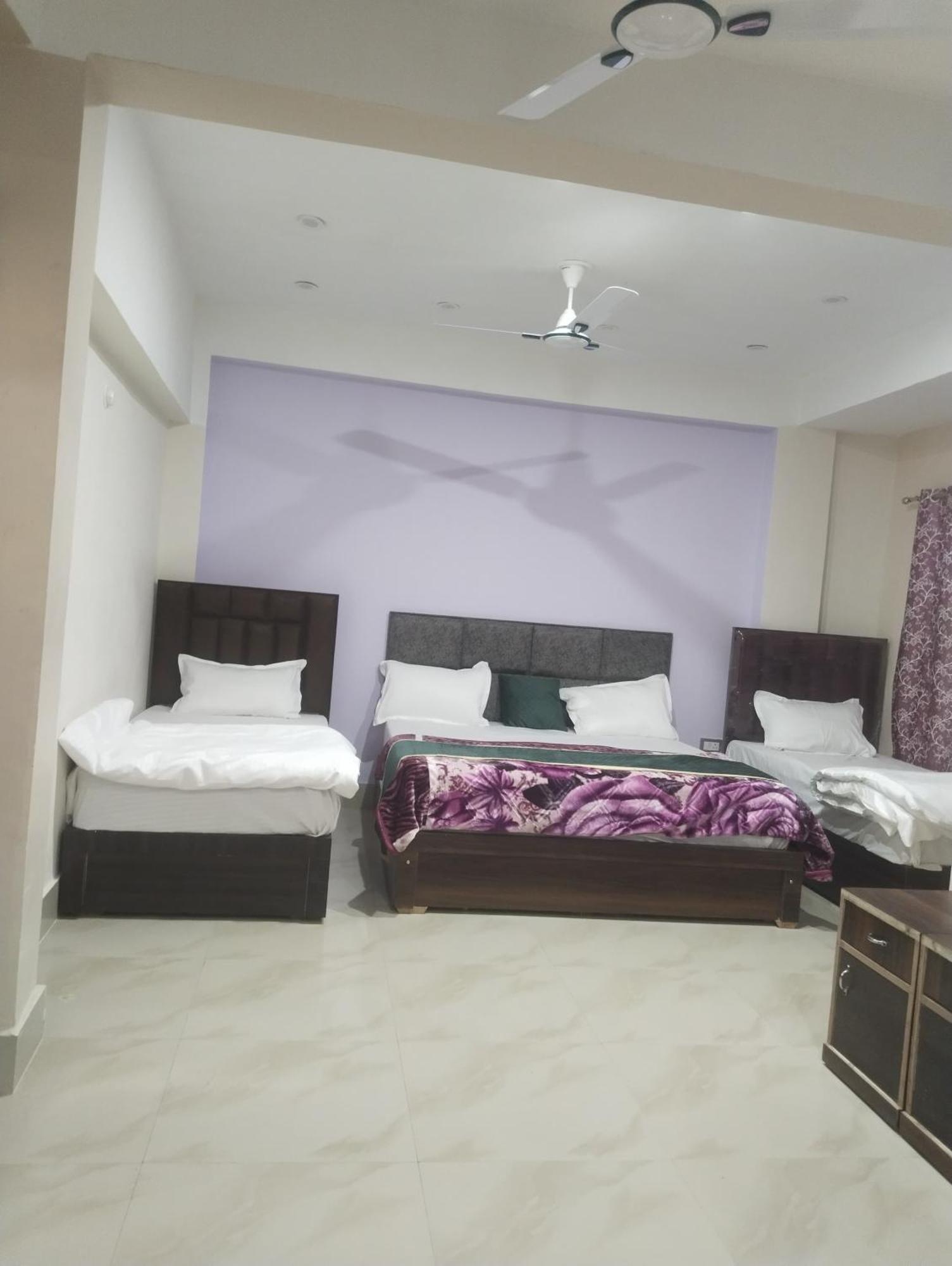 Dixit Residency Otel Vrindāvan Dış mekan fotoğraf