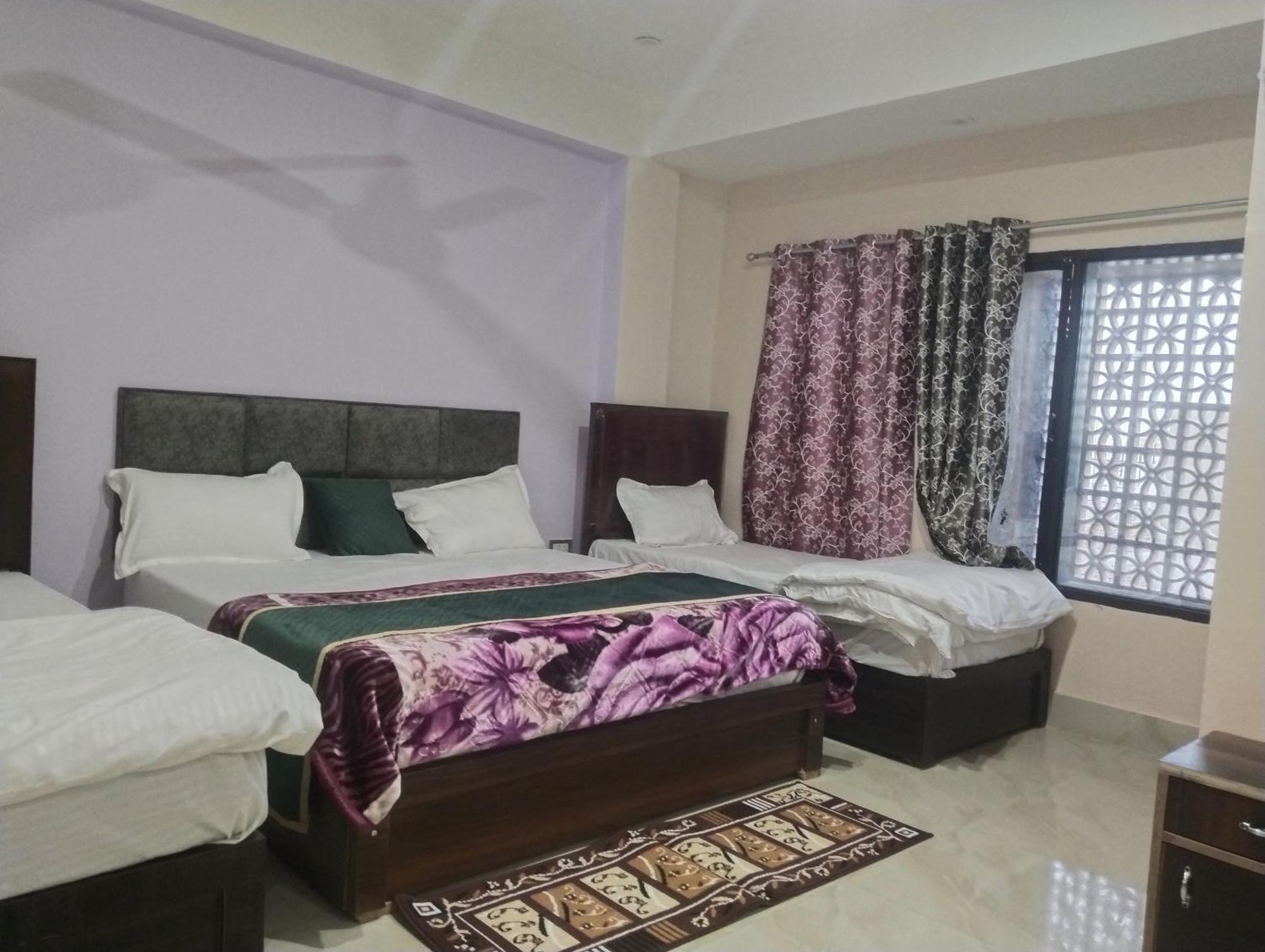 Dixit Residency Otel Vrindāvan Dış mekan fotoğraf