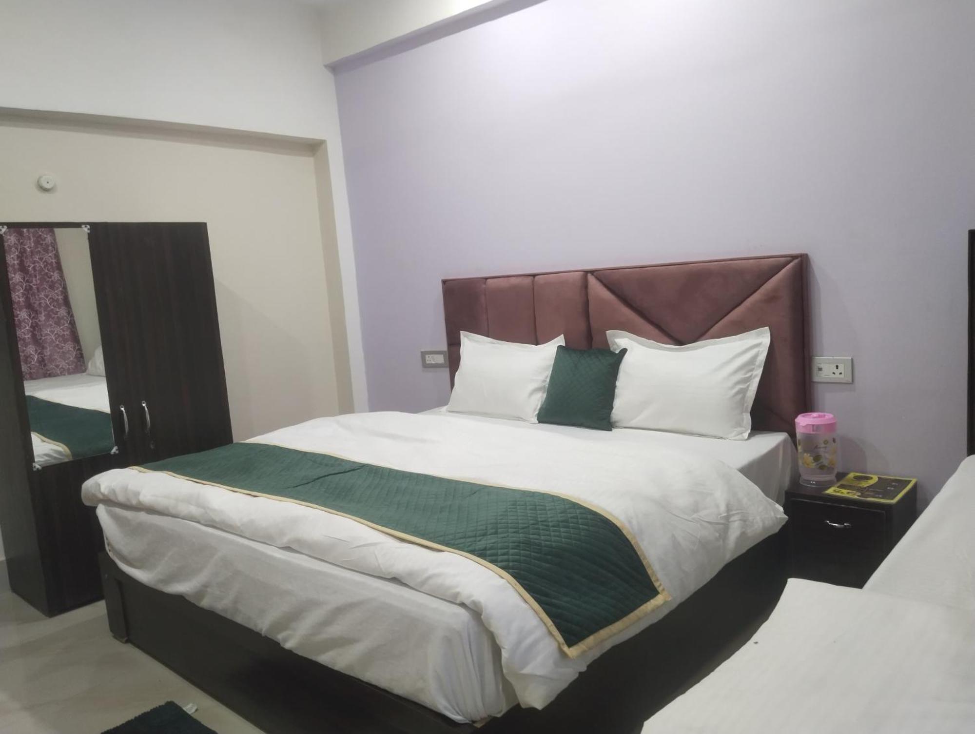 Dixit Residency Otel Vrindāvan Dış mekan fotoğraf
