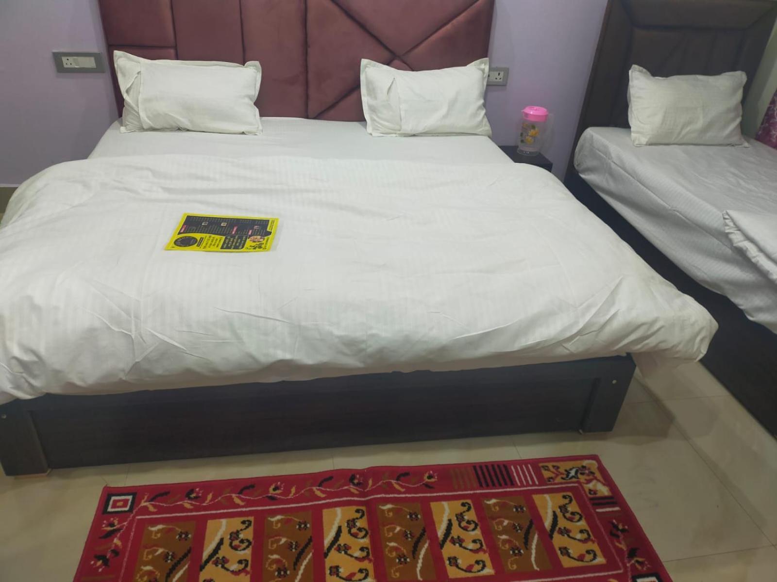 Dixit Residency Otel Vrindāvan Dış mekan fotoğraf