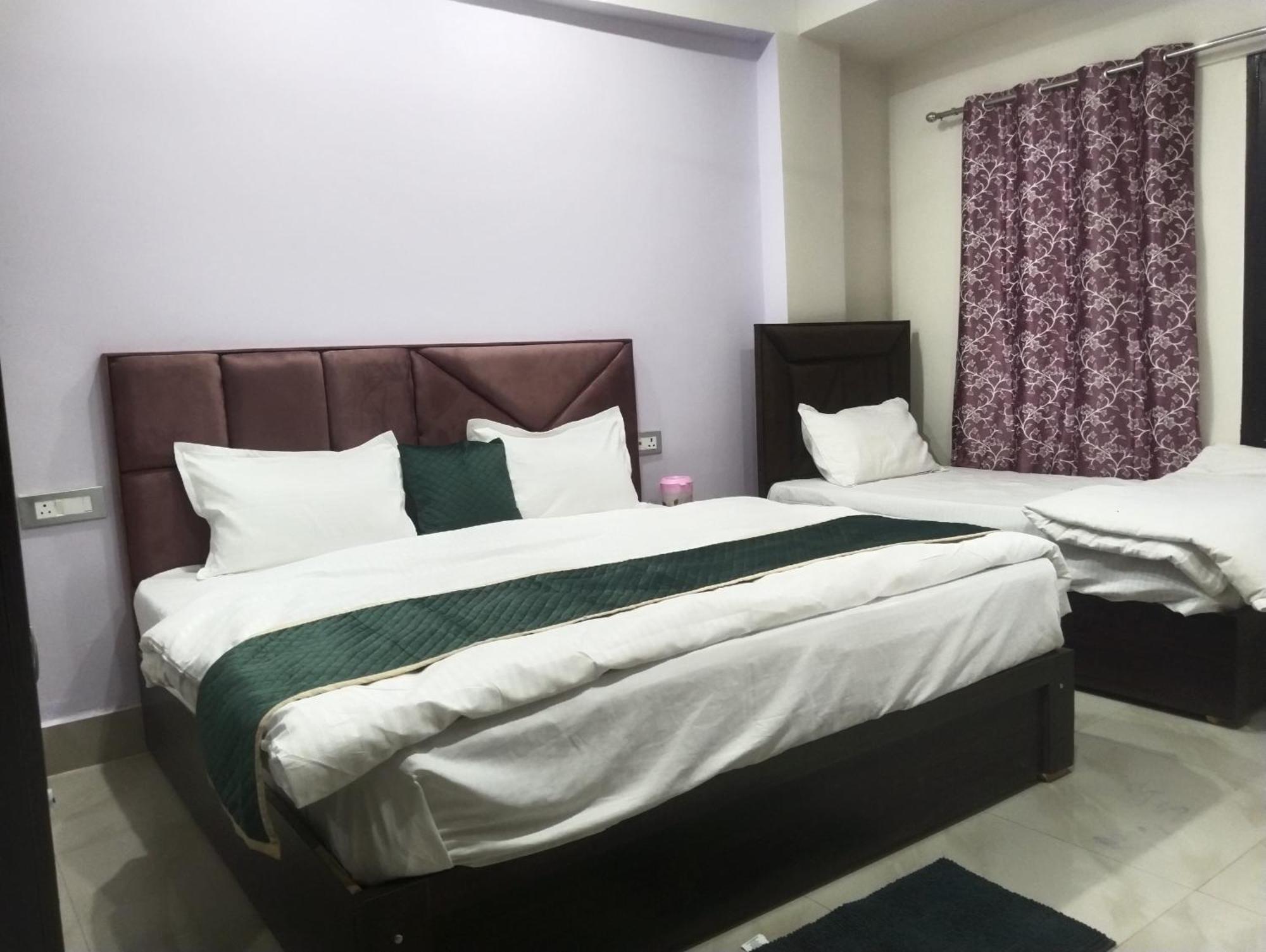 Dixit Residency Otel Vrindāvan Dış mekan fotoğraf