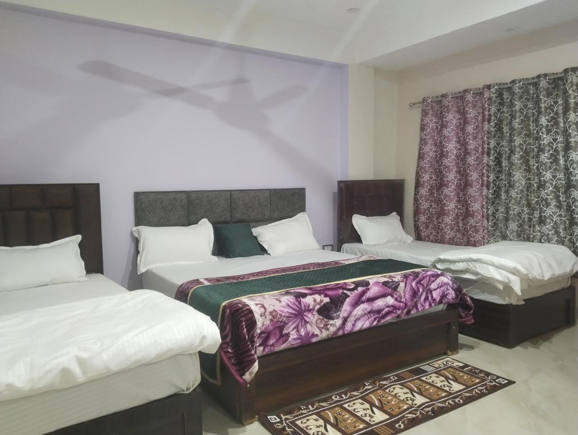Dixit Residency Otel Vrindāvan Dış mekan fotoğraf