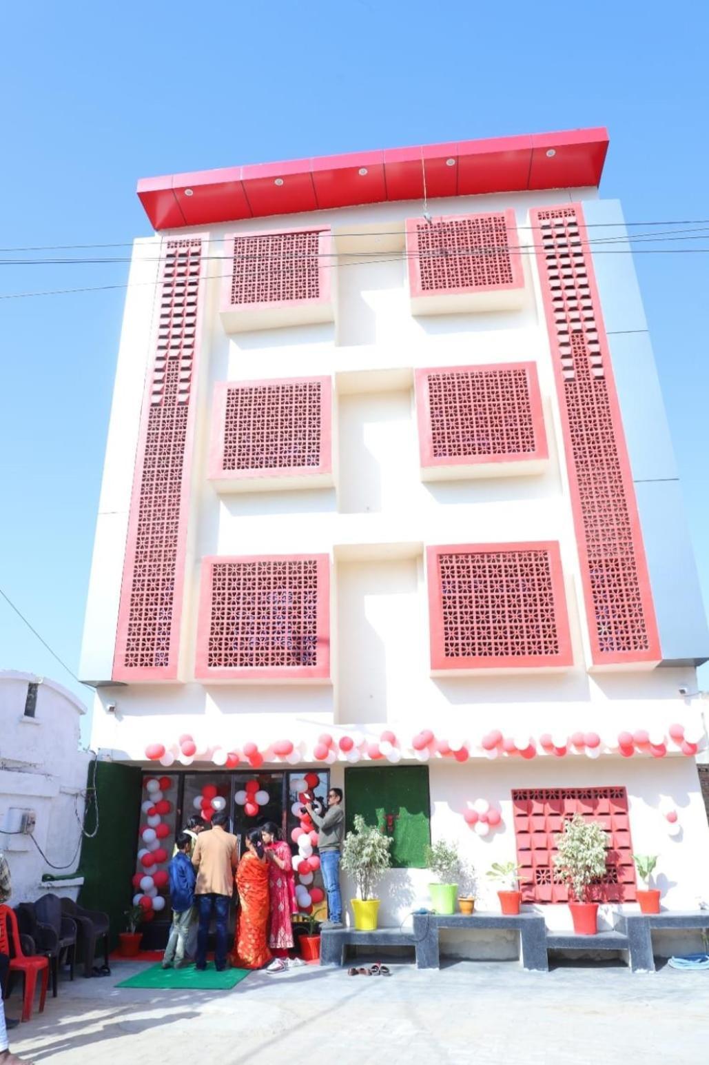 Dixit Residency Otel Vrindāvan Dış mekan fotoğraf