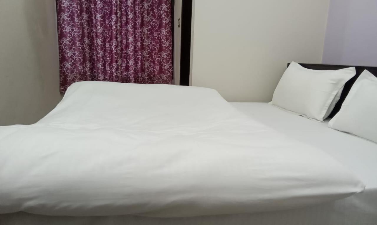 Dixit Residency Otel Vrindāvan Dış mekan fotoğraf