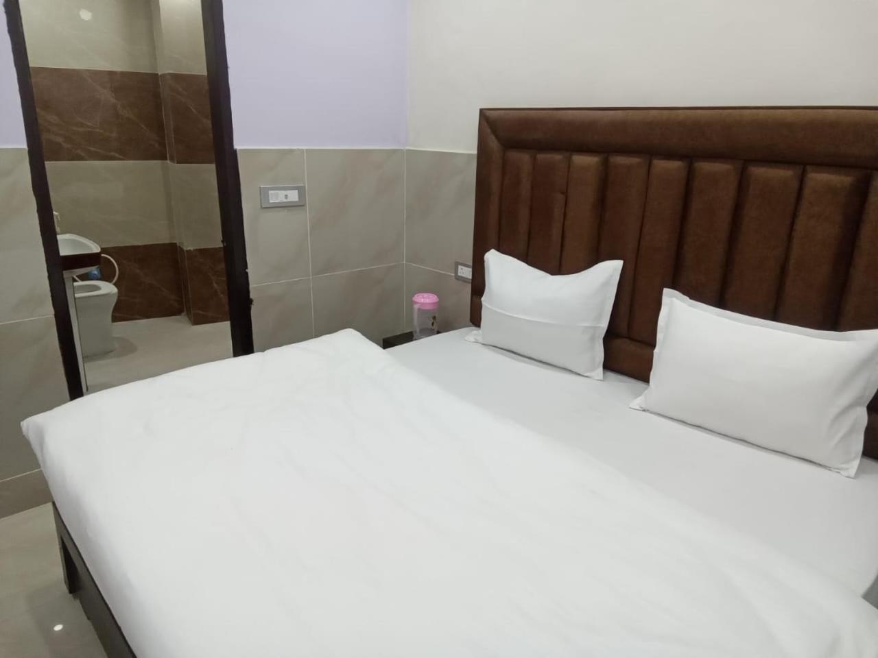 Dixit Residency Otel Vrindāvan Dış mekan fotoğraf
