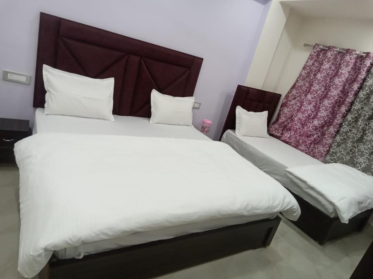 Dixit Residency Otel Vrindāvan Dış mekan fotoğraf