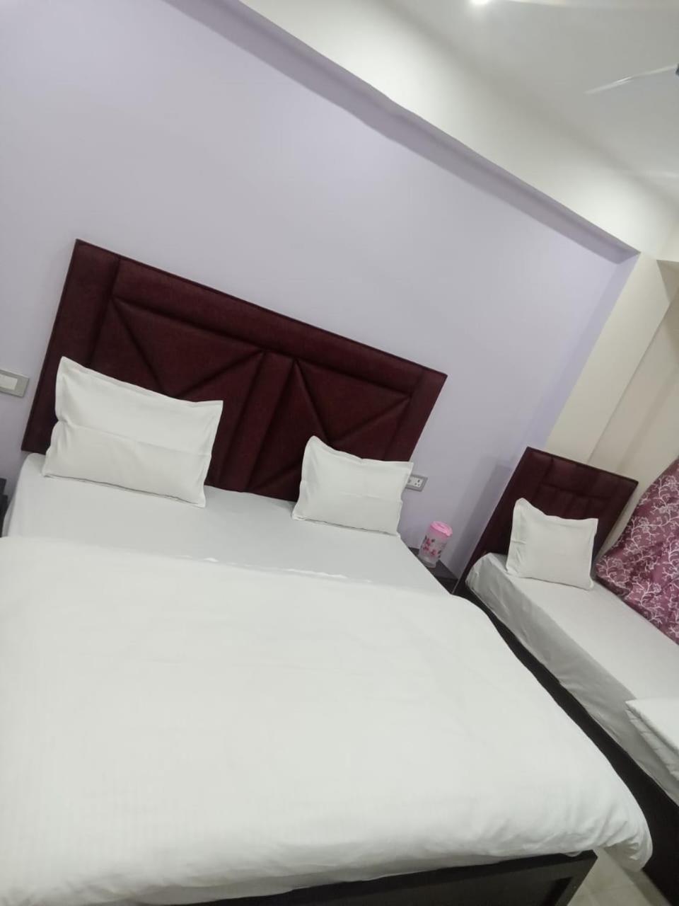 Dixit Residency Otel Vrindāvan Dış mekan fotoğraf