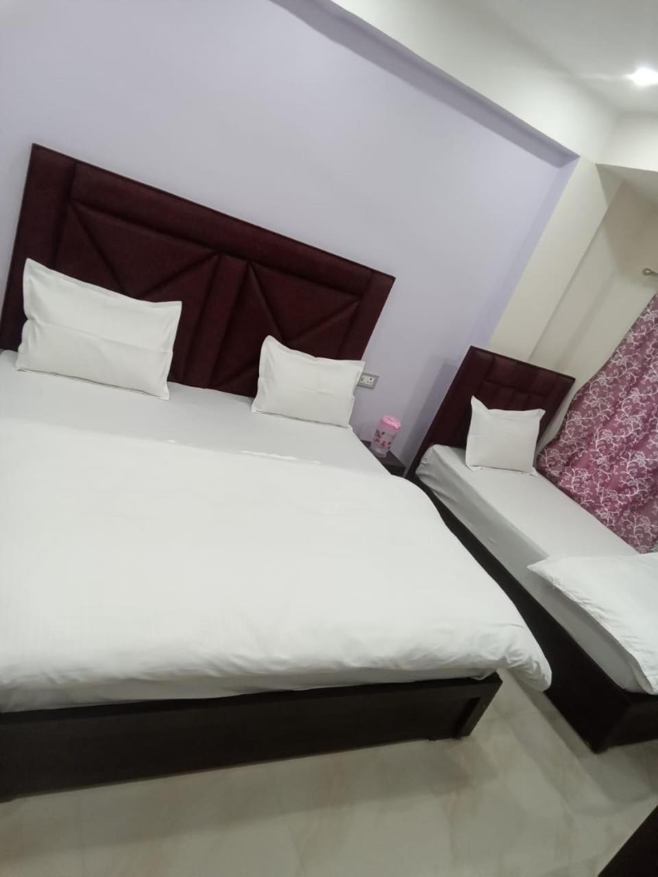 Dixit Residency Otel Vrindāvan Dış mekan fotoğraf