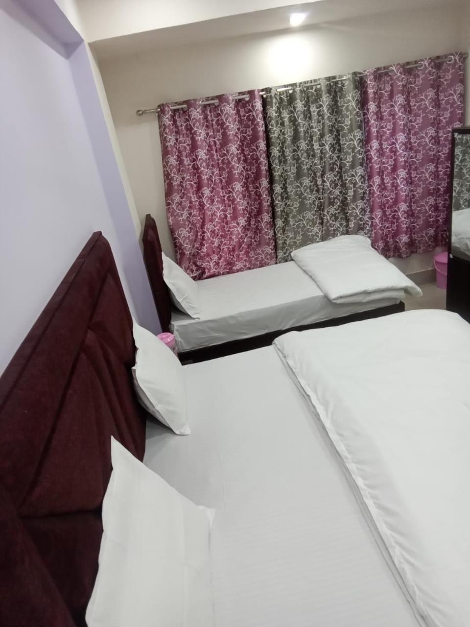 Dixit Residency Otel Vrindāvan Dış mekan fotoğraf