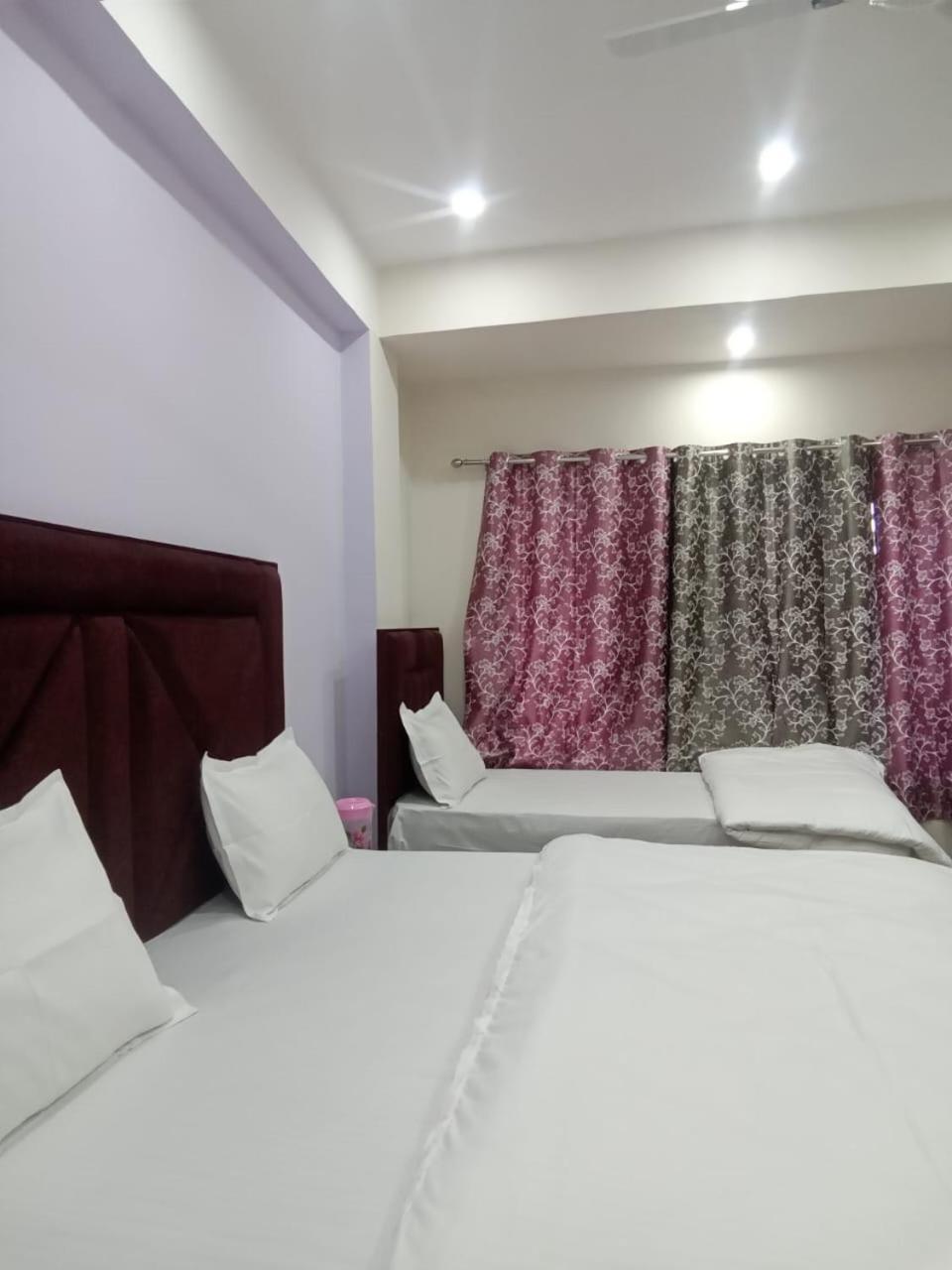 Dixit Residency Otel Vrindāvan Dış mekan fotoğraf