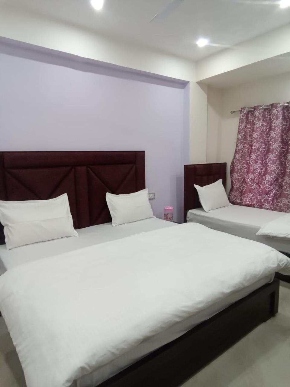 Dixit Residency Otel Vrindāvan Dış mekan fotoğraf