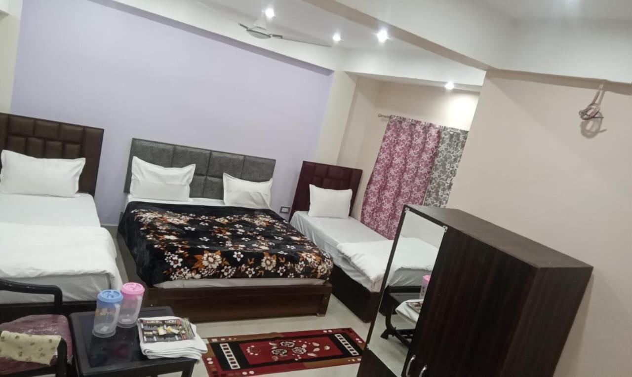 Dixit Residency Otel Vrindāvan Dış mekan fotoğraf