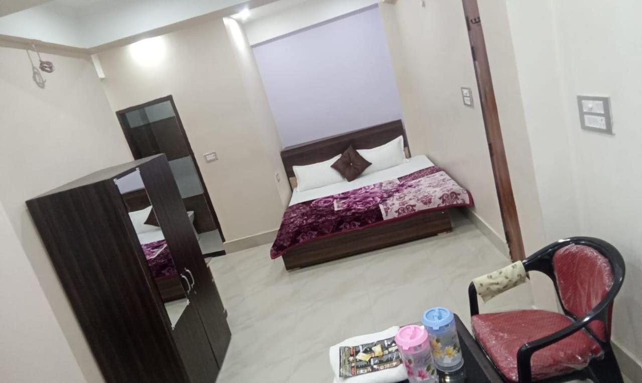 Dixit Residency Otel Vrindāvan Dış mekan fotoğraf