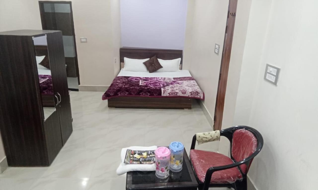 Dixit Residency Otel Vrindāvan Dış mekan fotoğraf