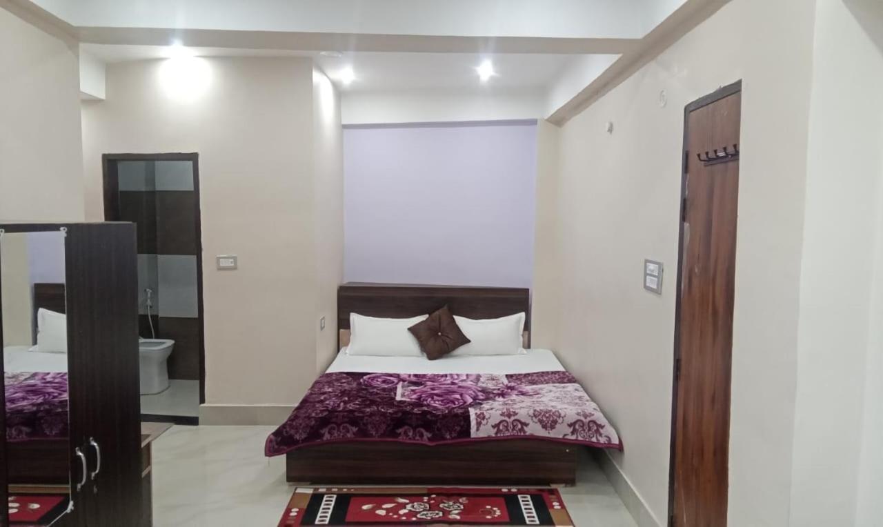 Dixit Residency Otel Vrindāvan Dış mekan fotoğraf