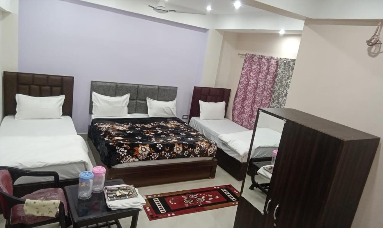 Dixit Residency Otel Vrindāvan Dış mekan fotoğraf