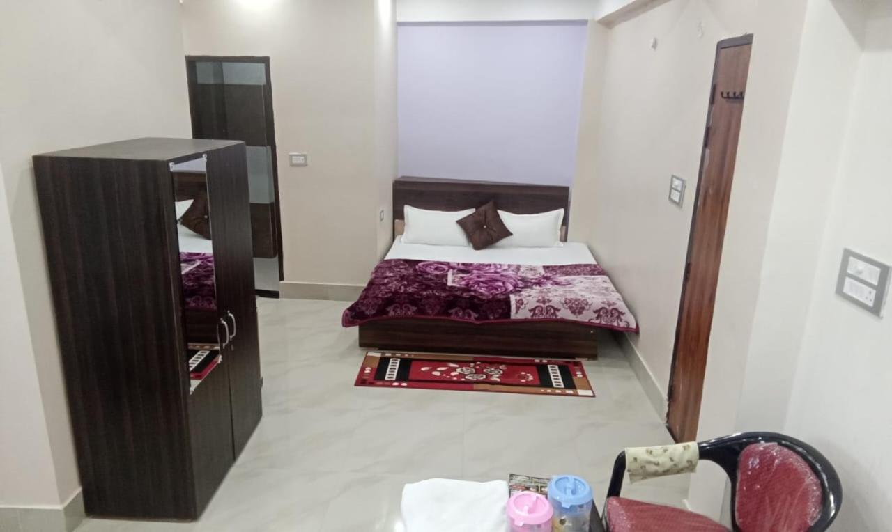 Dixit Residency Otel Vrindāvan Dış mekan fotoğraf