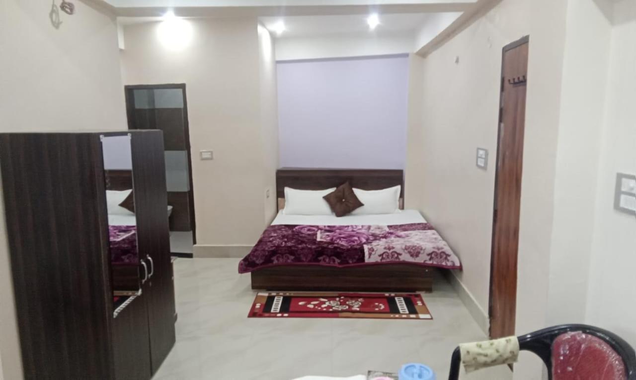 Dixit Residency Otel Vrindāvan Dış mekan fotoğraf
