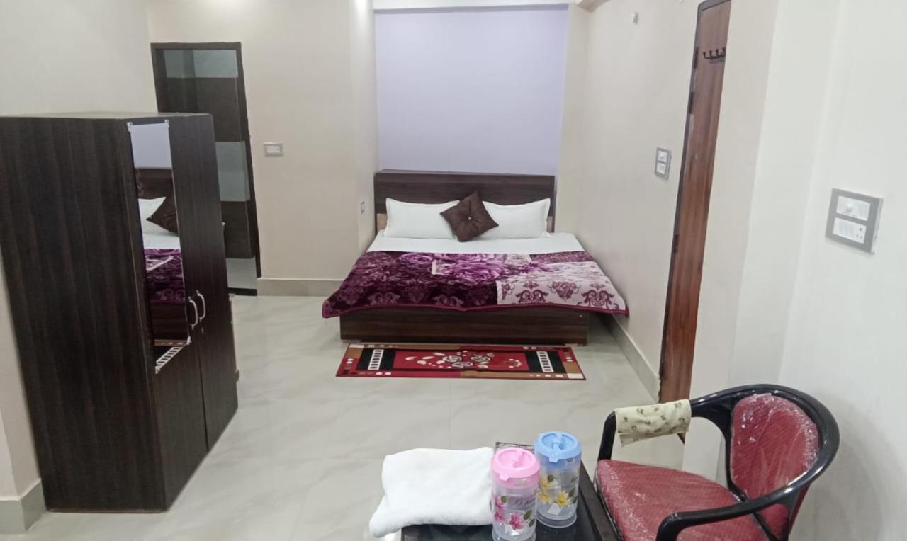 Dixit Residency Otel Vrindāvan Dış mekan fotoğraf