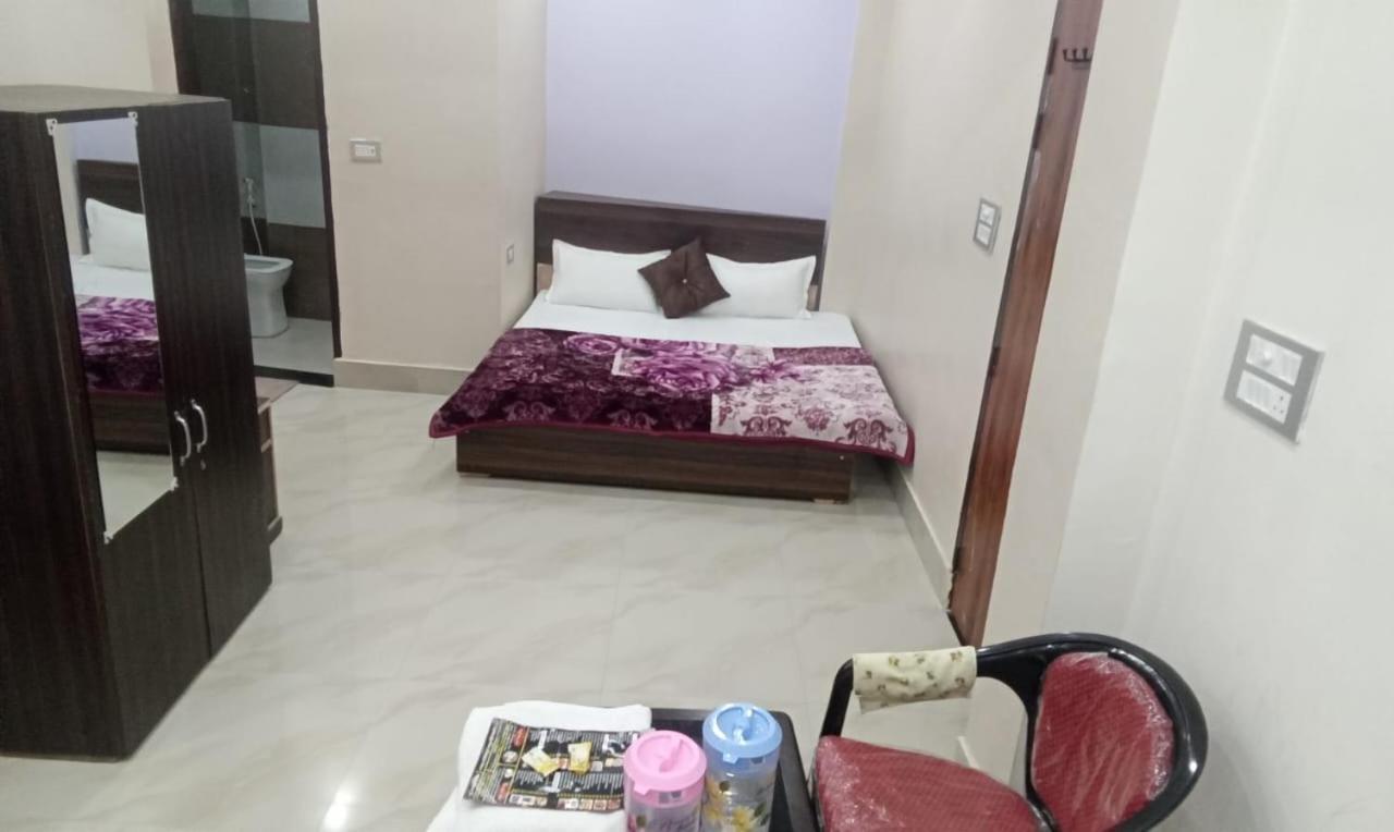 Dixit Residency Otel Vrindāvan Dış mekan fotoğraf